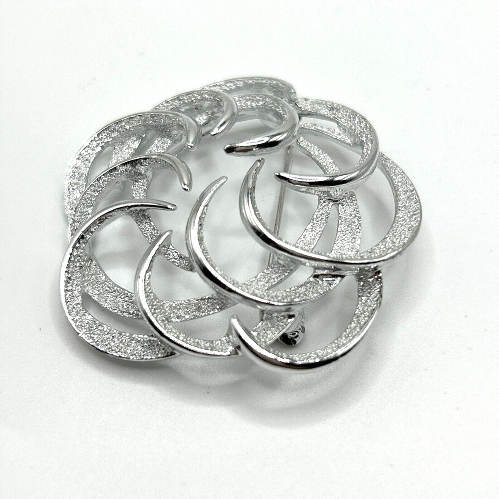 Vintage Sarah Coventry Tailored Swirl Textured Silver Tone Brooch Pin Signed - Picture 4 of 8